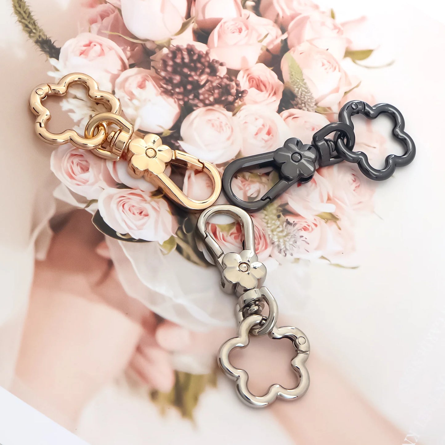 2er Set drehbare Karabiner Verschlüsse mit Blumen Design