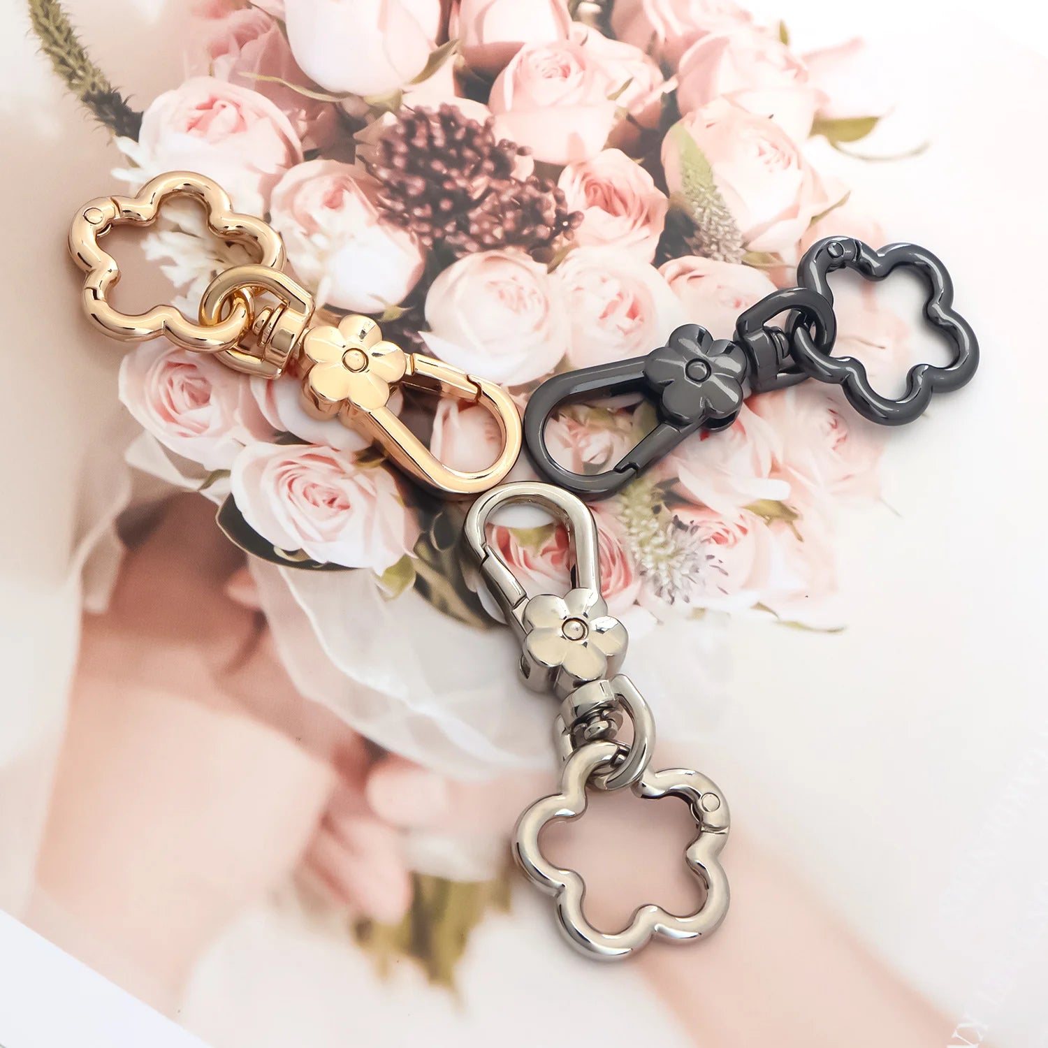 2er Set drehbare Karabiner Verschlüsse mit Blumen Design