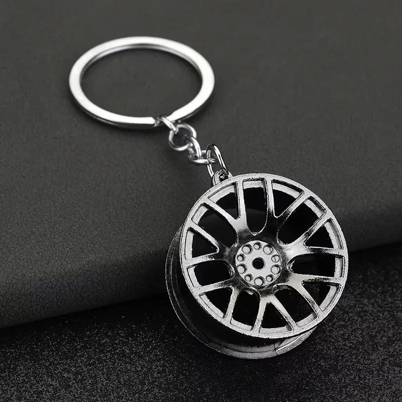 Robuster Edelstahl Schlüsselanhänger im Autoteile-Design – Perfektes Männergeschenk