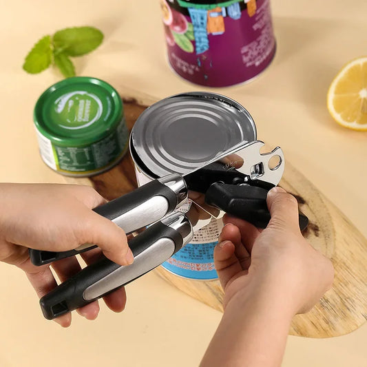 Multifunktionaler Edelstahl-Dosenöffner mit ergonomischem Griff und Flaschenöffner