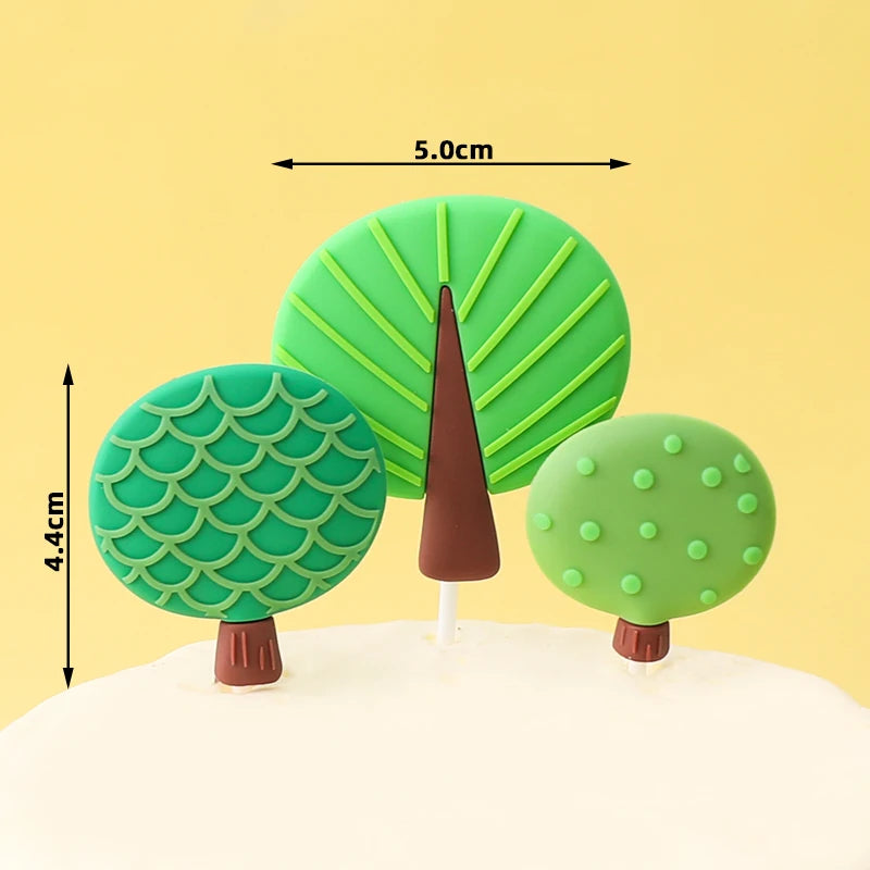 Bunte Kuchendekoration mit Dschungeltieren für Kinderpartys