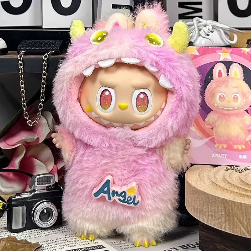 Niedlicher Plüsch-Einteiler Baby-Outfit im Monster Design als Blindbox
