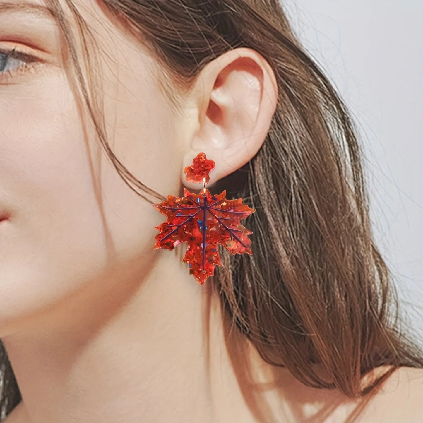 Elegante Acryl Ohrringe Ahornblatt Design für Herbst und Winter