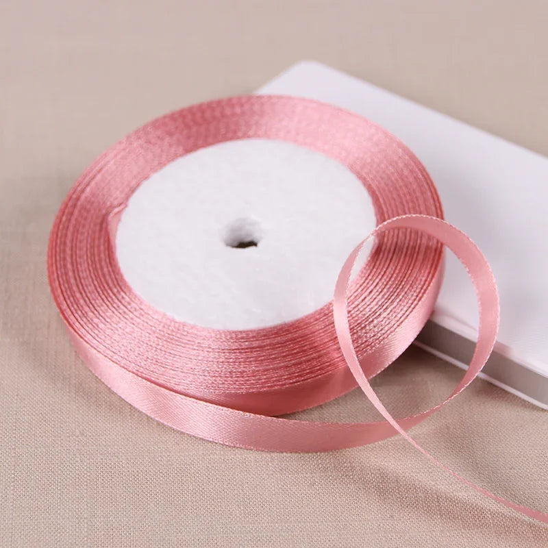 Vielseitiges Polyesterband für Dekoration und Bastelprojekte
