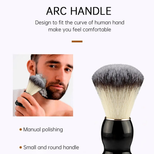 Professioneller Rasierpinsel mit Wildschweinborsten und ergonomischem Holzgriff