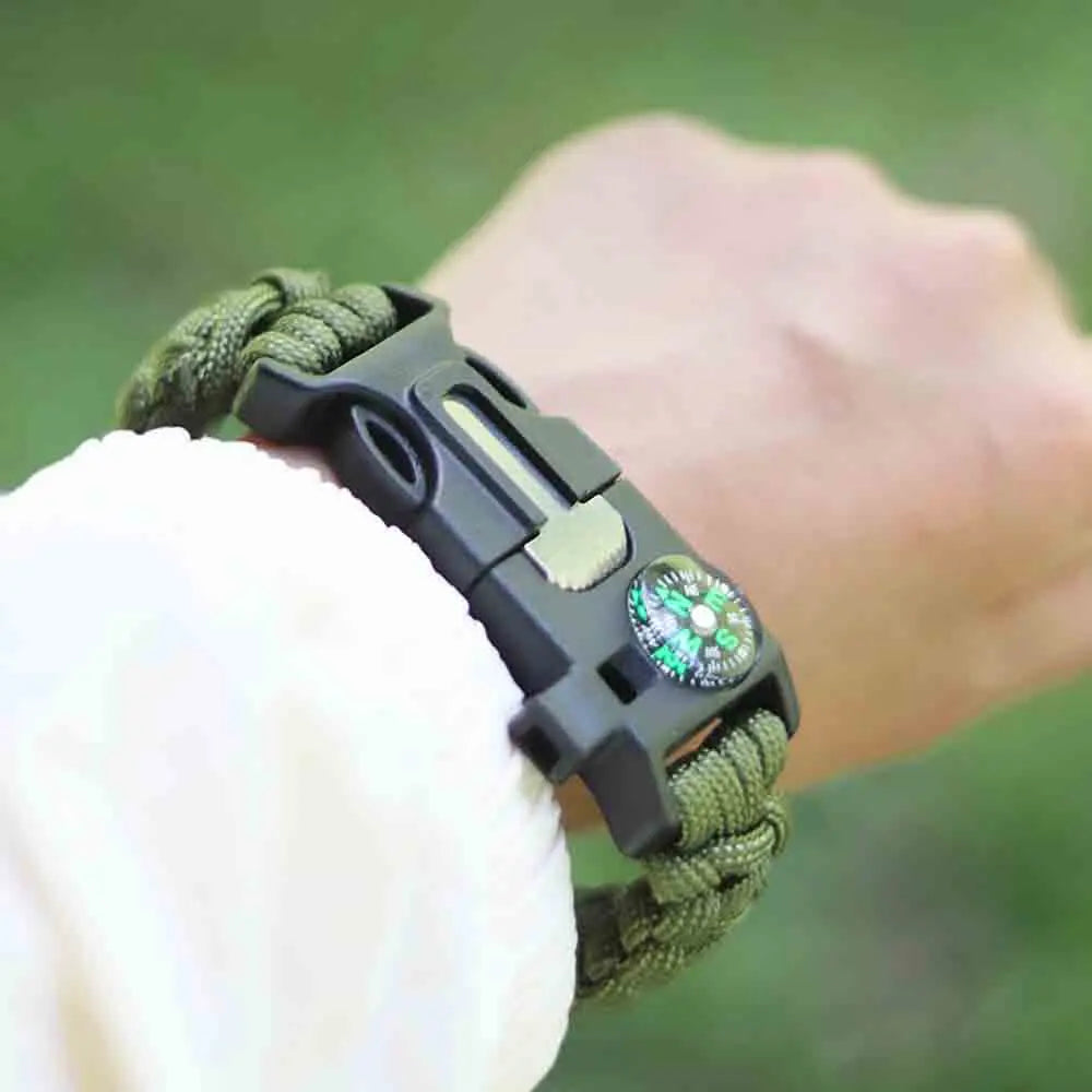 Multifunktionales Survival Armband mit Kompass und Pfeife