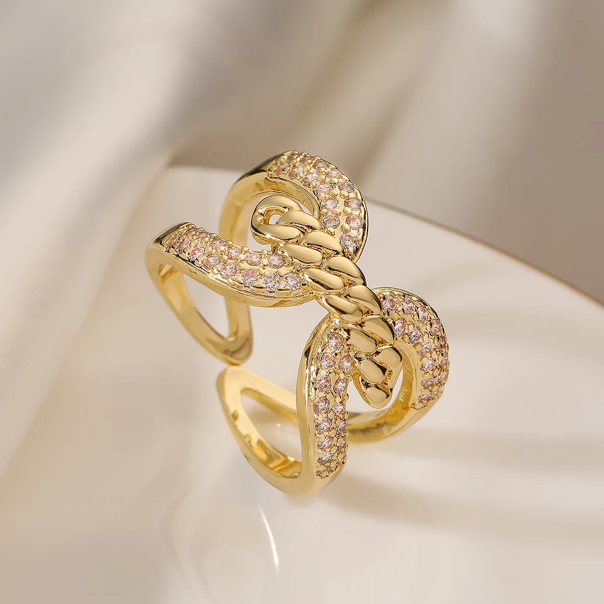 Eleganter Kupfer Ring mit AAA Zirkonia und Geometrischem Design für Frauen