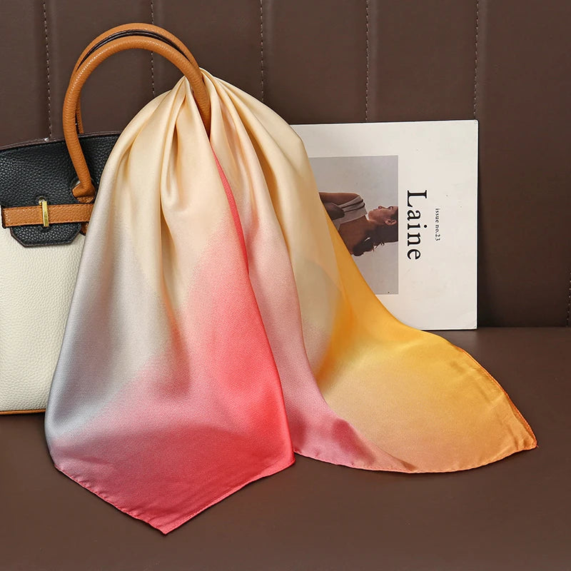 Eleganter Satin Schal mit Druckmuster für Damen als vielseitiges Accessoire