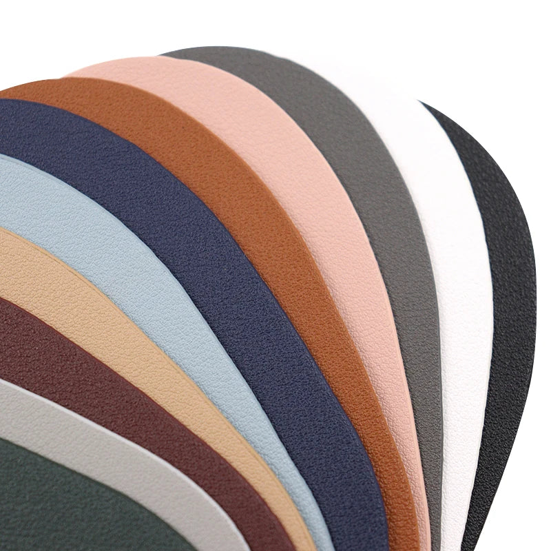 Set aus runden Tischsets und Untersetzern aus Kunstleder hitzebeständig