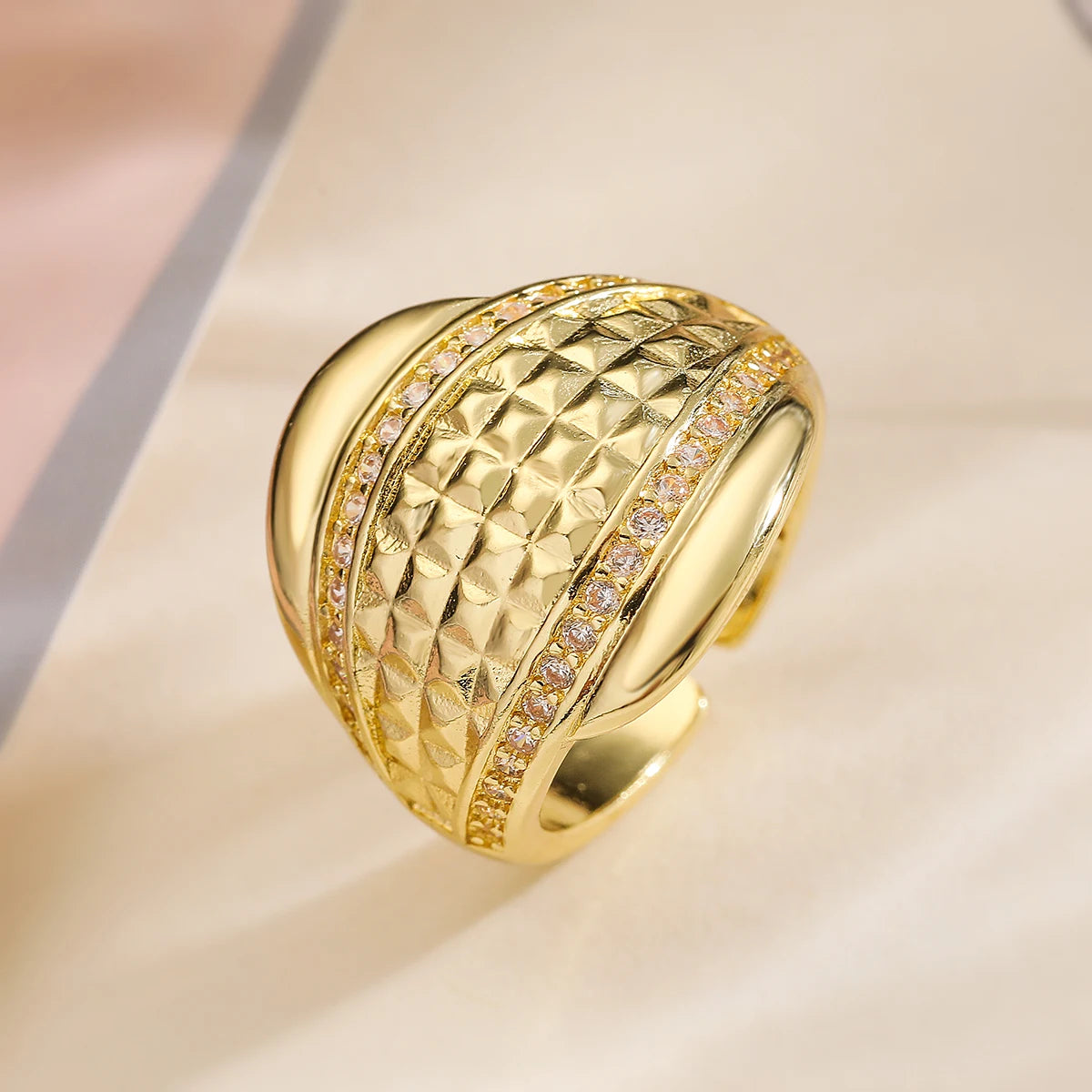 Eleganter Kupfer Ring mit AAA Zirkonia und Geometrischem Design für Frauen