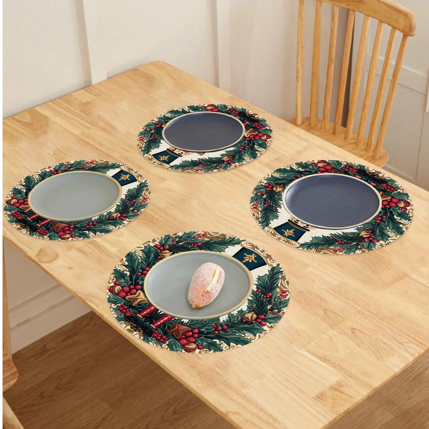 Runde Vintage Weihnachts Tischsets mit Nussknacker Beeren Design