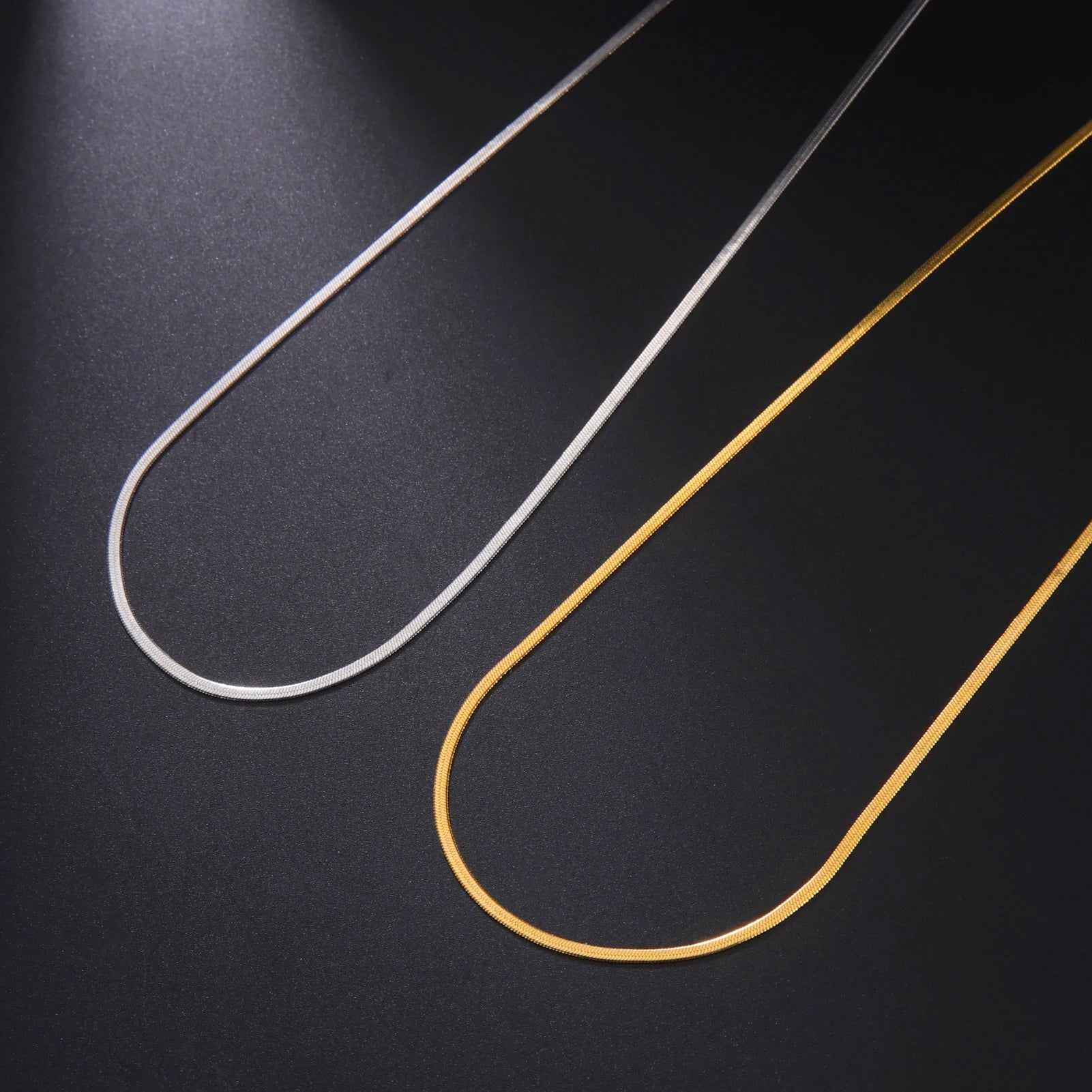 Elegante Edelstahl Schlangenkette für Damen und Herren in Goldfarbenem Design-Yabubest - Home & More