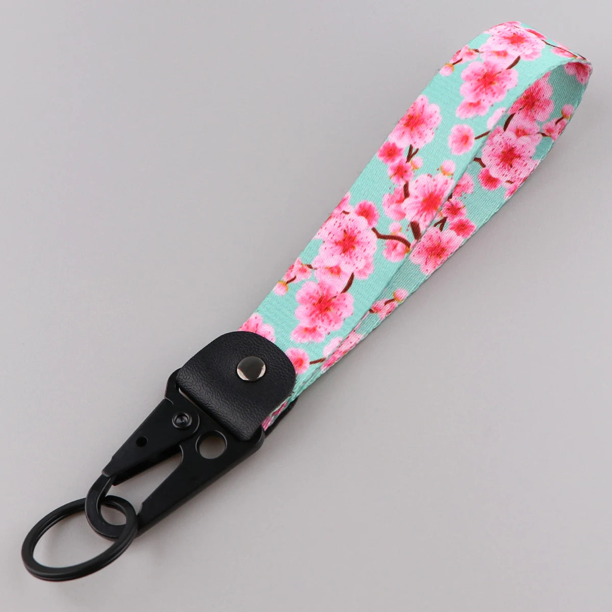 Stilvoller Schlüsselanhänger mit Kirschblüten Design und Lanyard