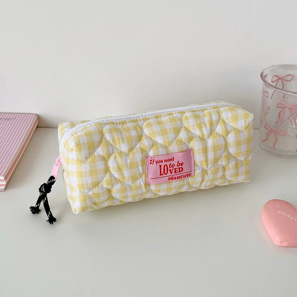 Gesteppte Stoff Stifttasche mit Herzmotiv und Karomuster