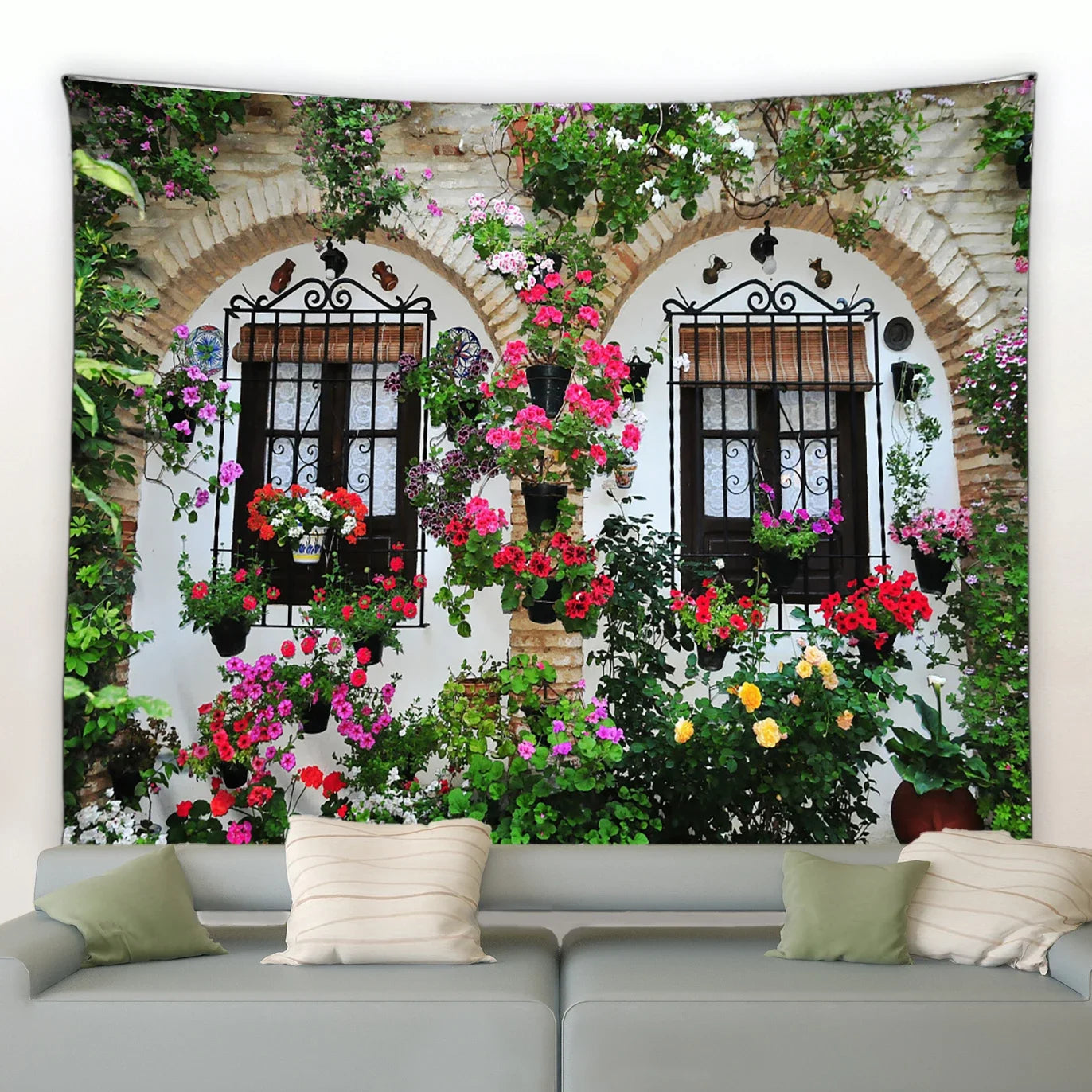 Frühlingshafte Wandtapisserie mit Schmetterlingen und Blumenmotiv