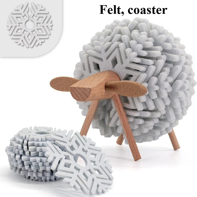 Kreativer isolierter Getränkeuntersetzer aus Filz in Hirschform