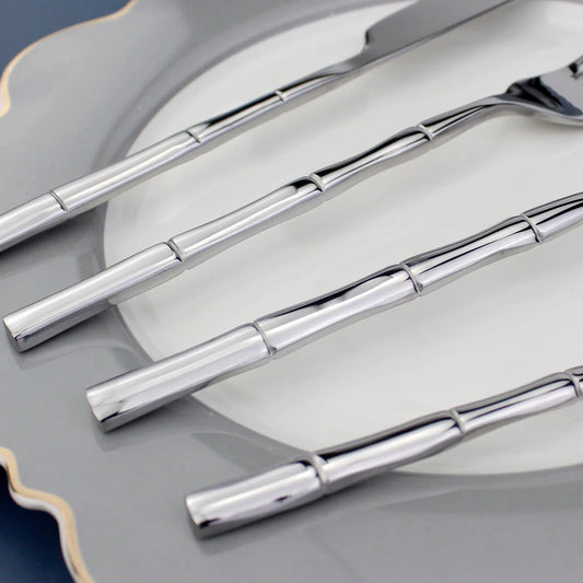 Stilvolles 4-in-1 Bambusform Besteckset aus robustem Edelstahl – langlebig - umweltfreundlich