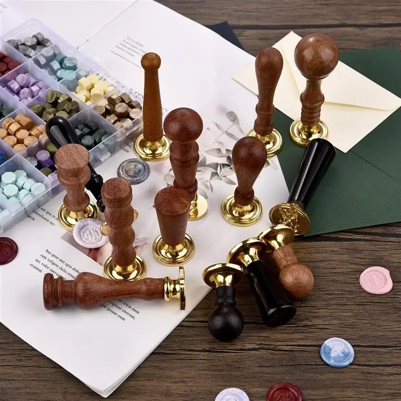 Ergonomische Griffe aus Birnenholz für Stempel und Wachssiegel