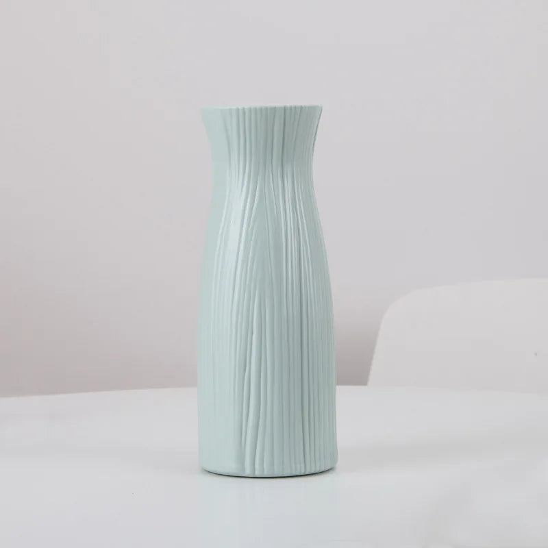 Moderne Origami Kunststoffvase für Tischdekoration und Blumenarrangements