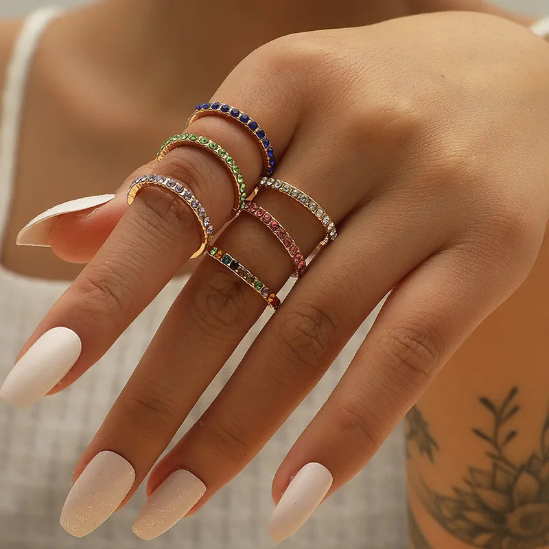 Goldfarbener Edelstahl Ring mit Mini Zirkon Herz Design für Frauen