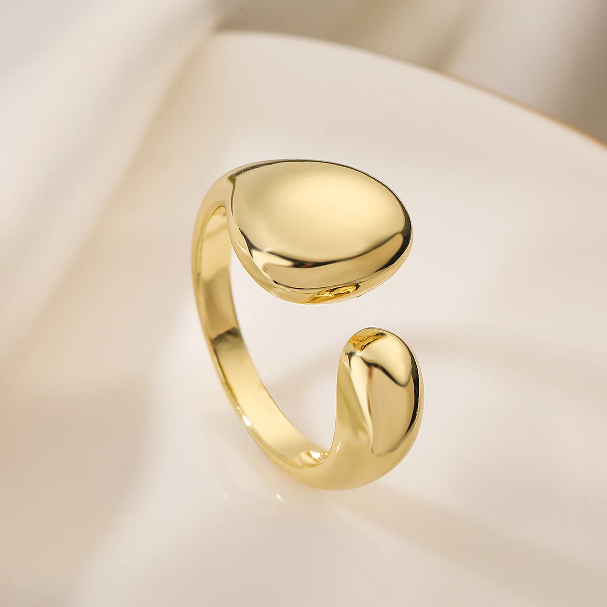 Eleganter Kupfer Ring mit AAA Zirkonia und Geometrischem Design für Frauen