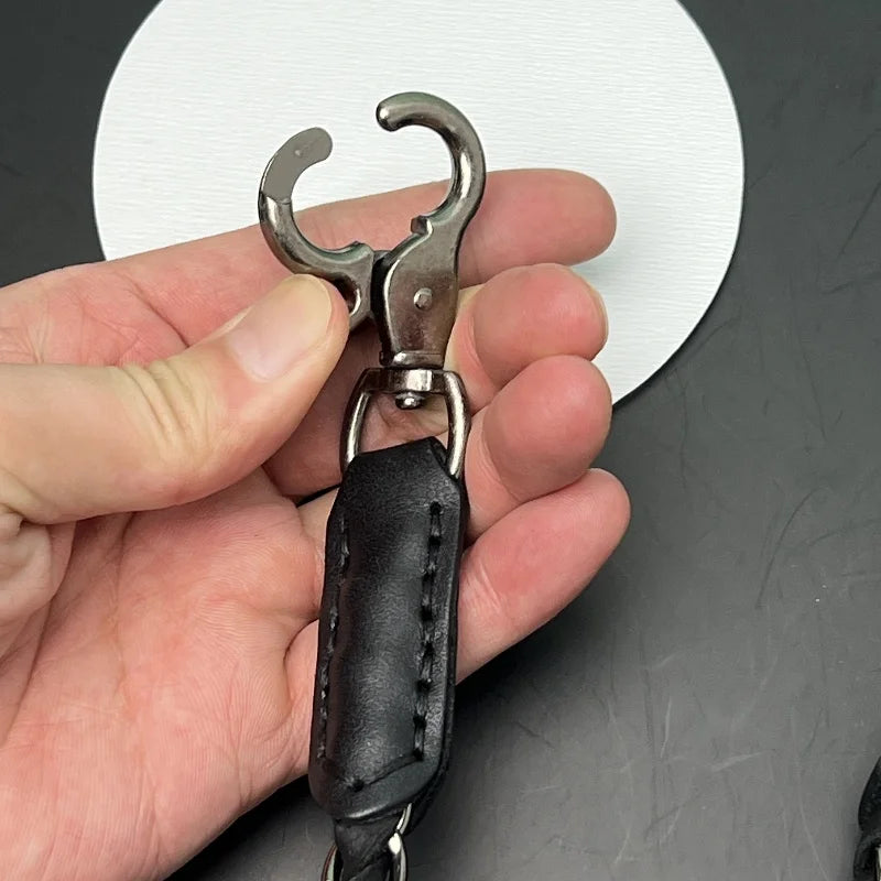 Robuster Punk Stil Leder Schlüsselanhänger mit Metallkette