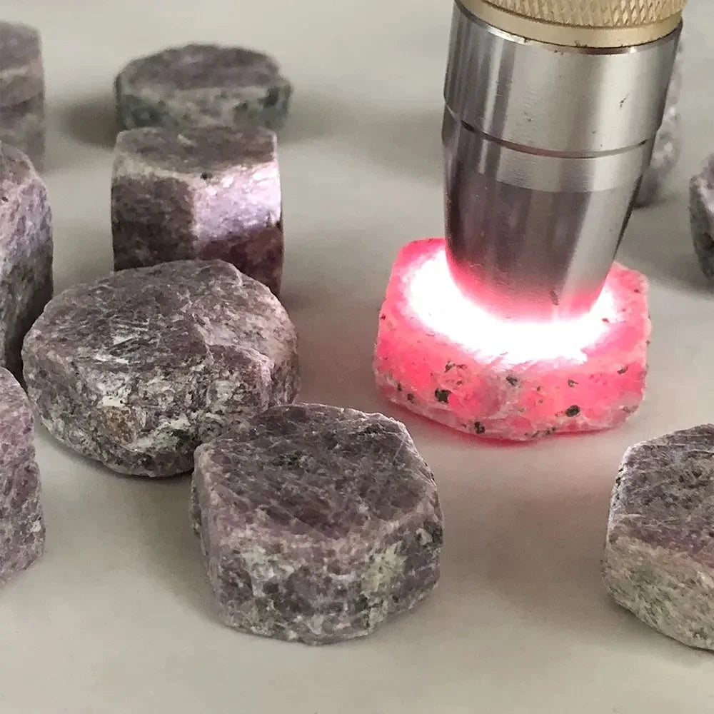 Naturstein Rubin Korund Rohstein Heilkristall Energie Mineralkristall Quarz