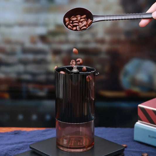 Leichte manuelle Kaffeemühle aus Edelstahl für unterwegs und Zuhause