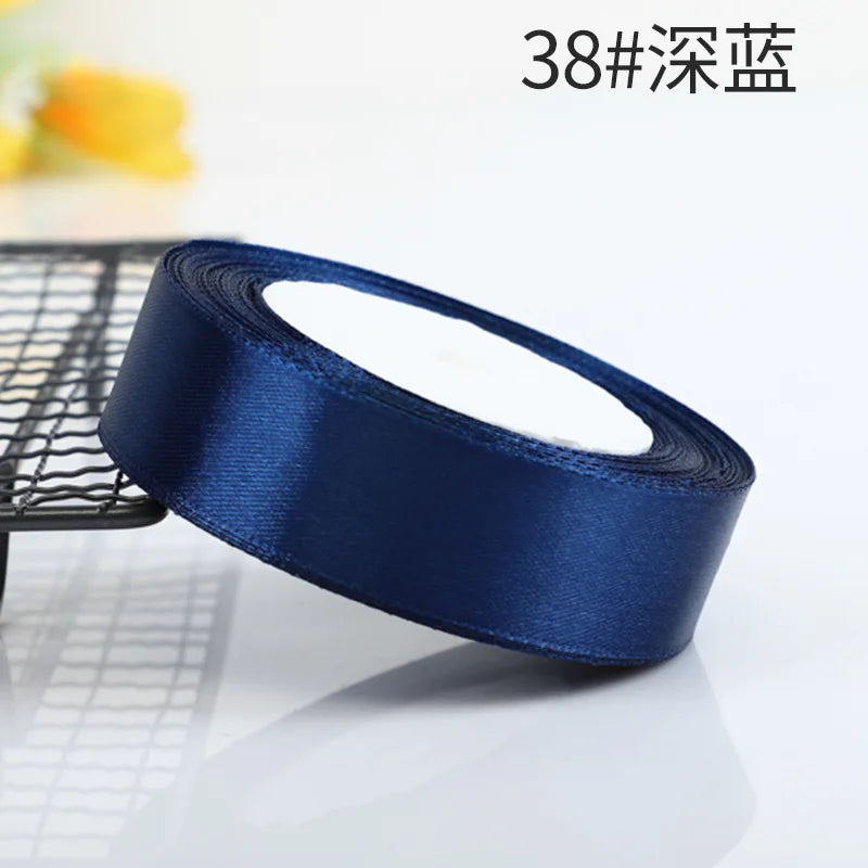 Vielseitige Satinbänder in 10 Farben für festliche Dekorationen