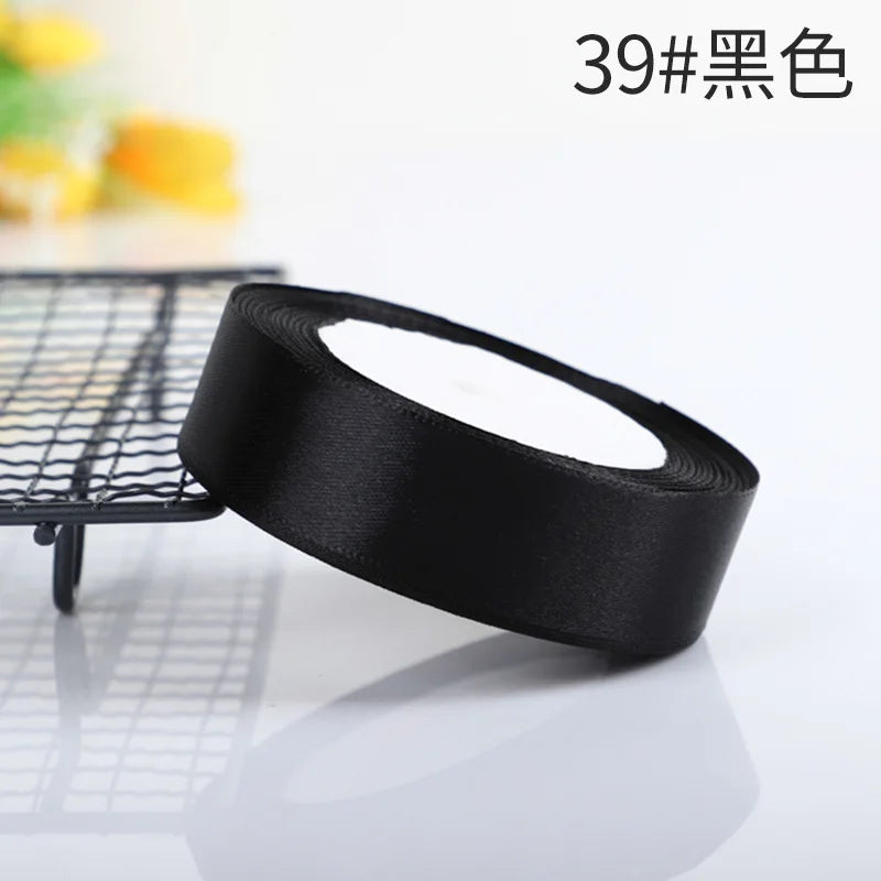 Vielseitige Satinbänder in 10 Farben für festliche Dekorationen