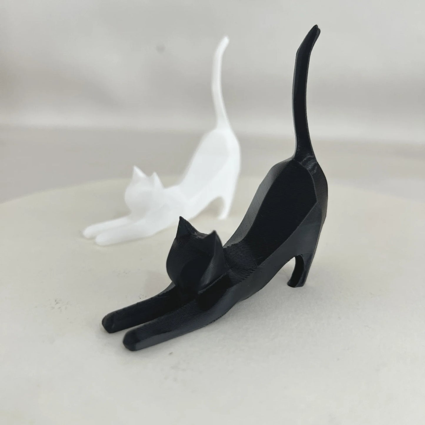 Moderne geometrische Katzenfigur Skulptur 3D Mini-Dekoration Resin