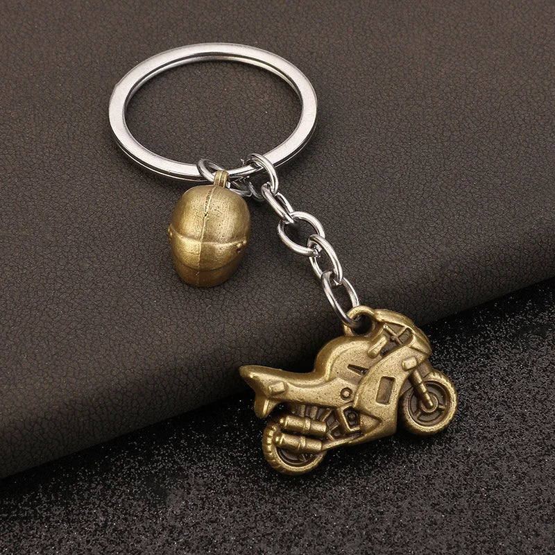 Robuster Edelstahl Schlüsselanhänger im Autoteile-Design – Perfektes Männergeschenk
