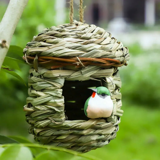 Hängendes Vogelhaus aus handgewebtem Stroh für Garten und Balkon