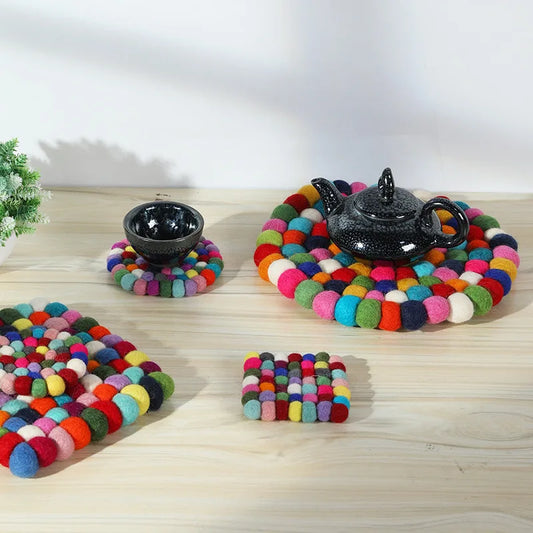 Weiche, farbige Tischuntersetzer aus Wollfilz