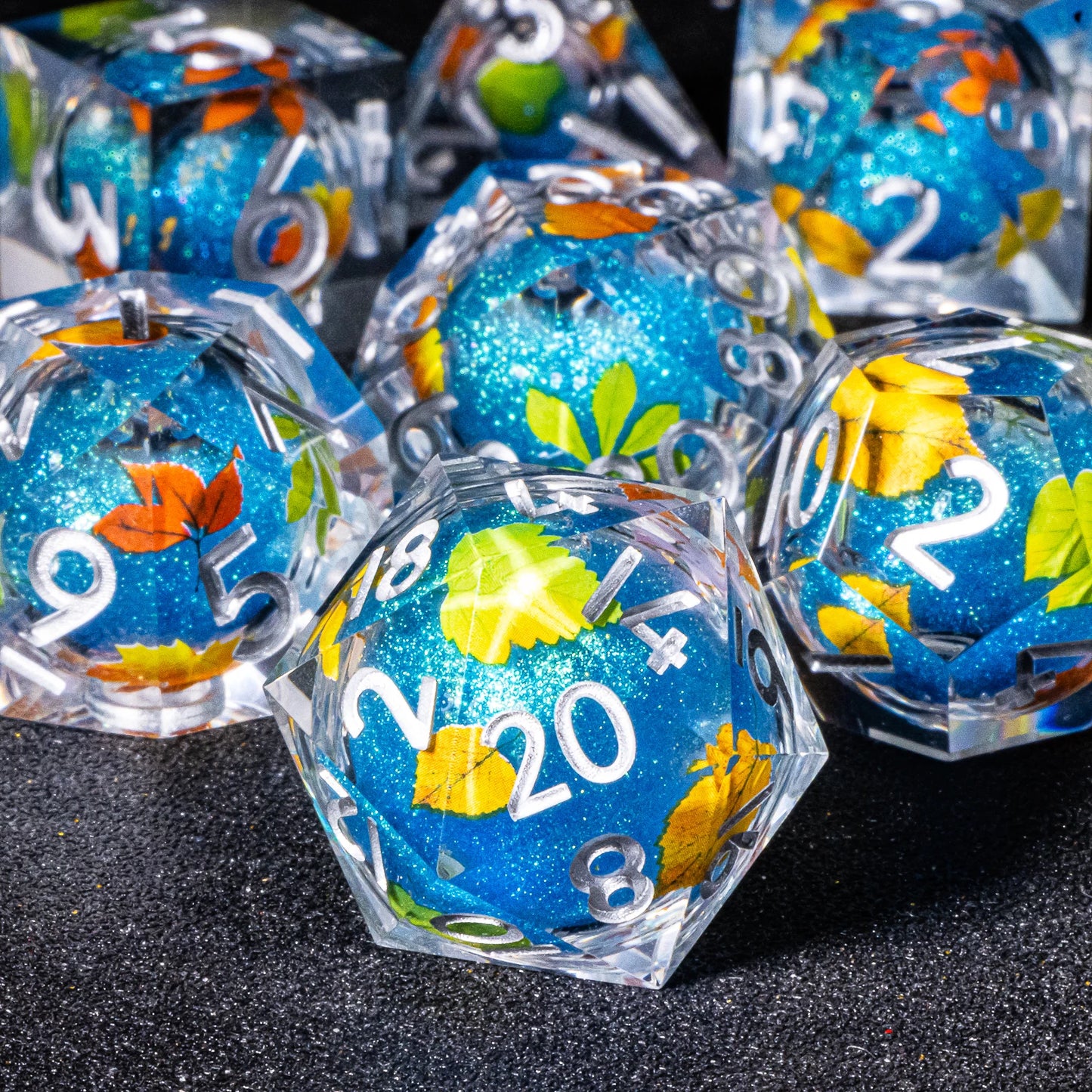 Hochwertiges 7-teiliges Würfelset für Rollenspiele mit flüssigem Kern