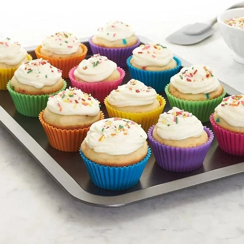 12-teiliges Set wiederverwendbarer Silikon Muffin Backformen bunt