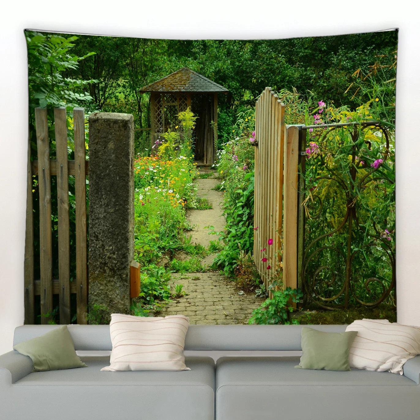 Frühlingshafte Wandtapisserie mit Schmetterlingen und Blumenmotiv