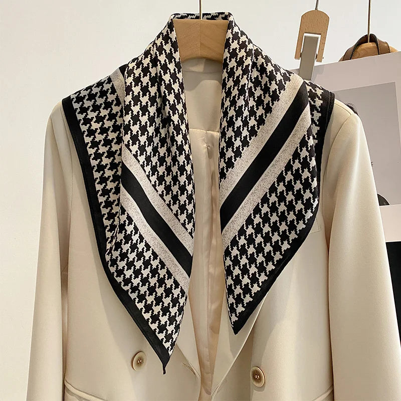 Vielseitiges Halstuch mit Druckmuster für Damen und alle Jahreszeiten