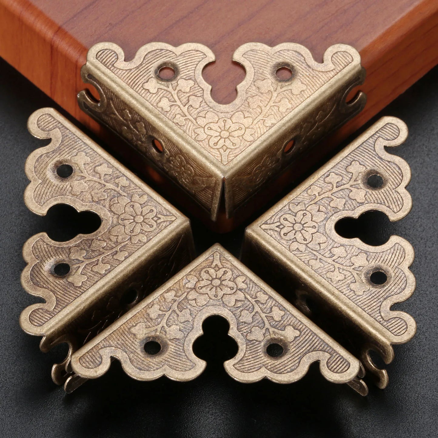 4x Antike Eckbeschläge Möbel Holz Box Protector Dekor 34mm Zinklegierung