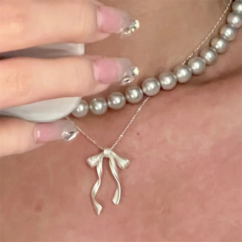 Modische Schlüsselbeinkette mit Schleifenanhänger für Frauen