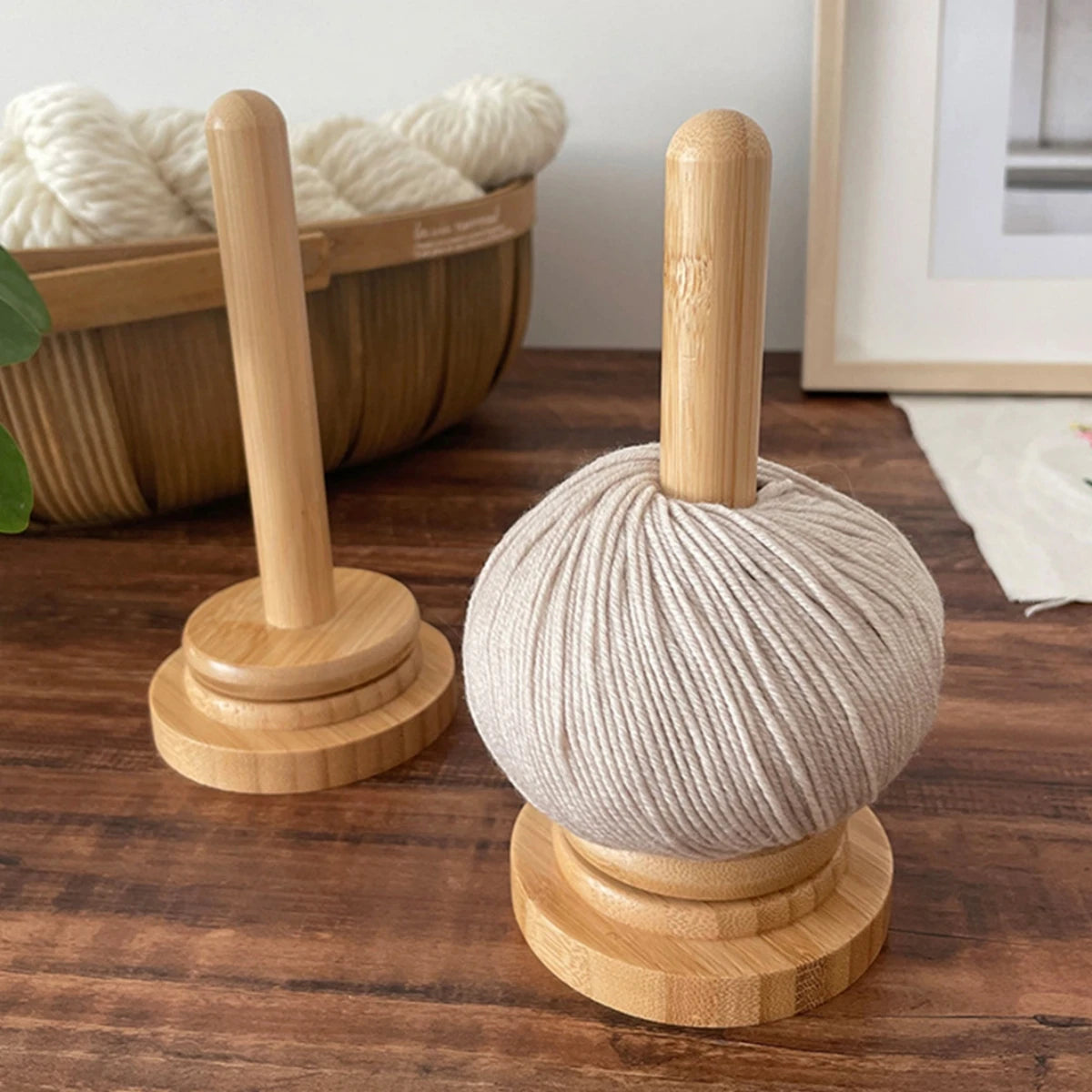 Bambus und Holz Garnhalter mit drehbarem Spulenlager für Zuhause