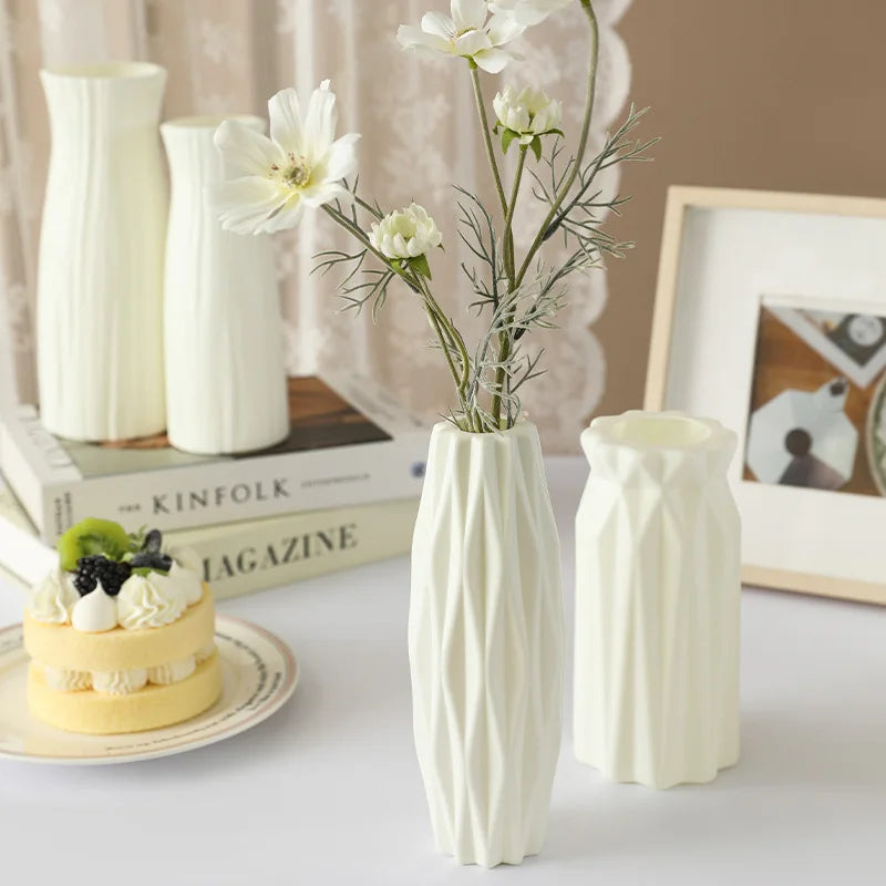 Moderne Kunststoffvase für Hydrokultur und stilvolle Tischdekoration