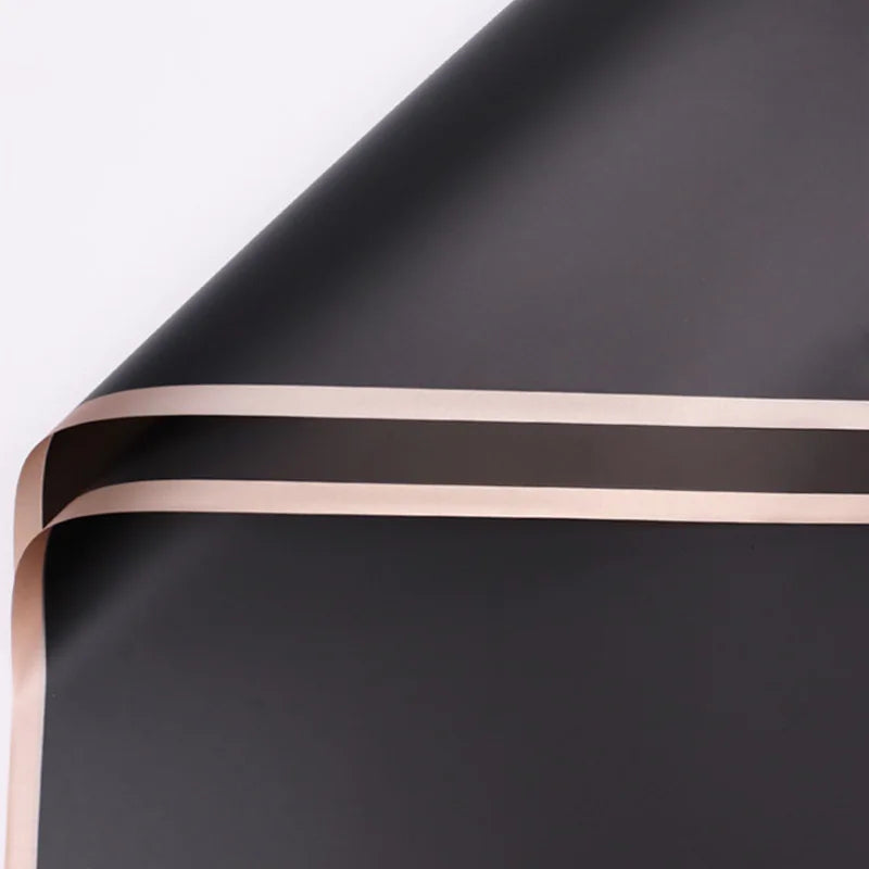 Elegantes Blumiges Geschenkpapier mit Goldrand für besondere Anlässe