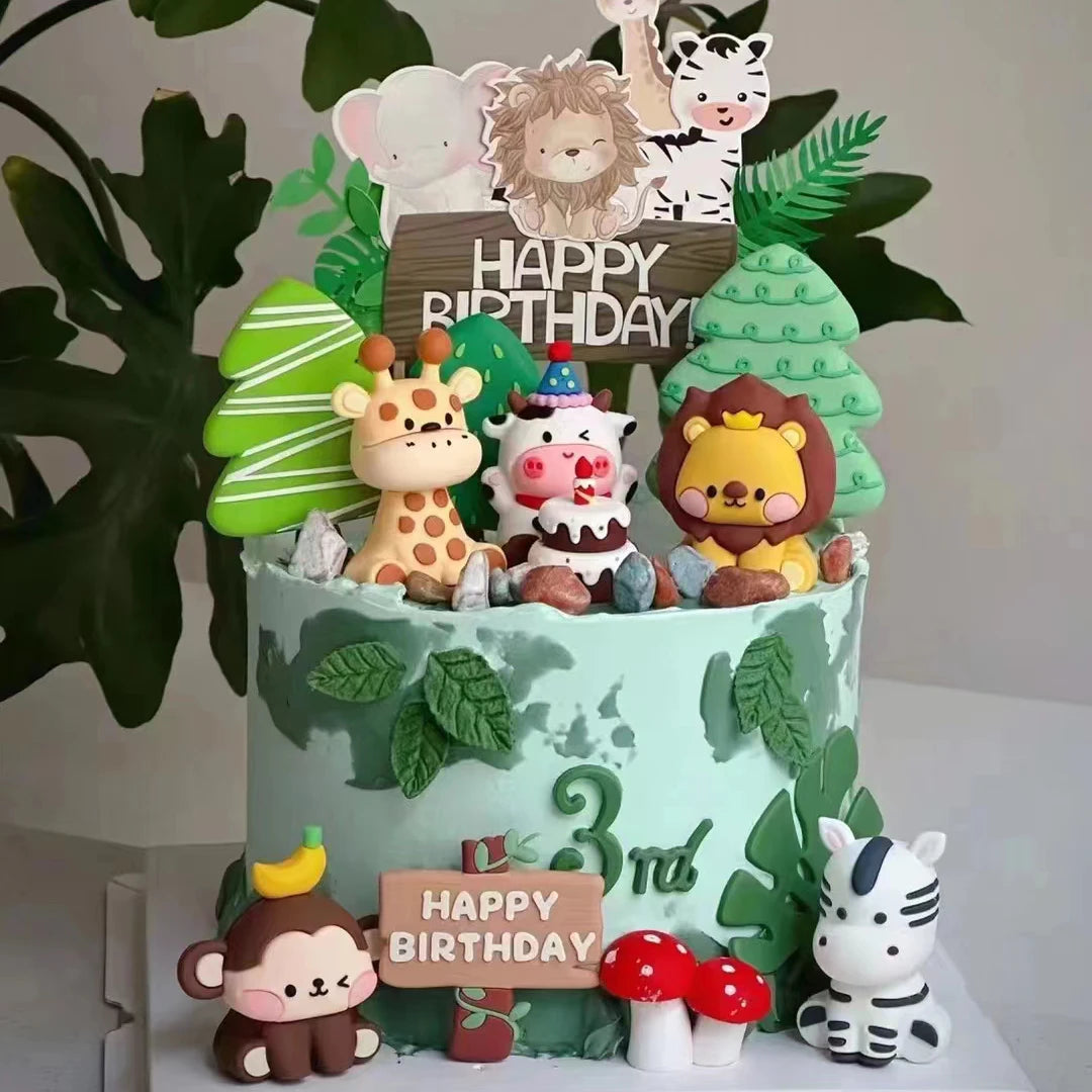 Bunte Kuchendekoration mit Dschungeltieren für Kinderpartys