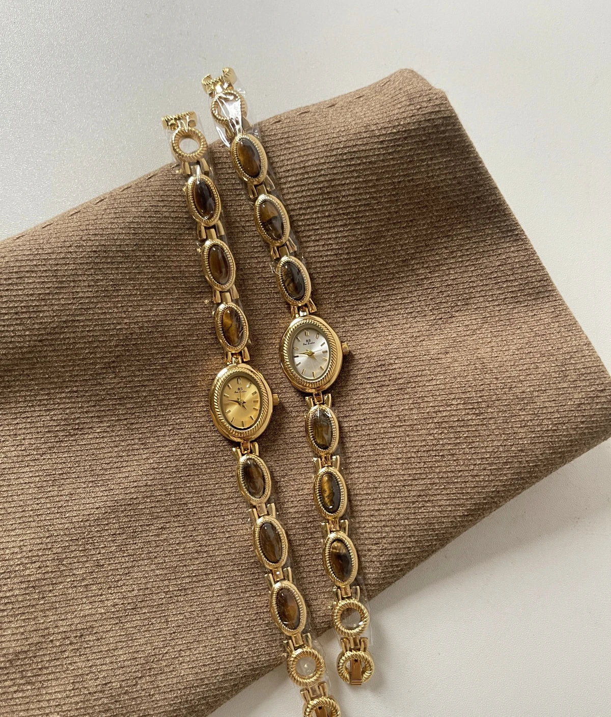 Elegante Damenuhr mit grünem Jade-Quarz Armband und Wasserschutz