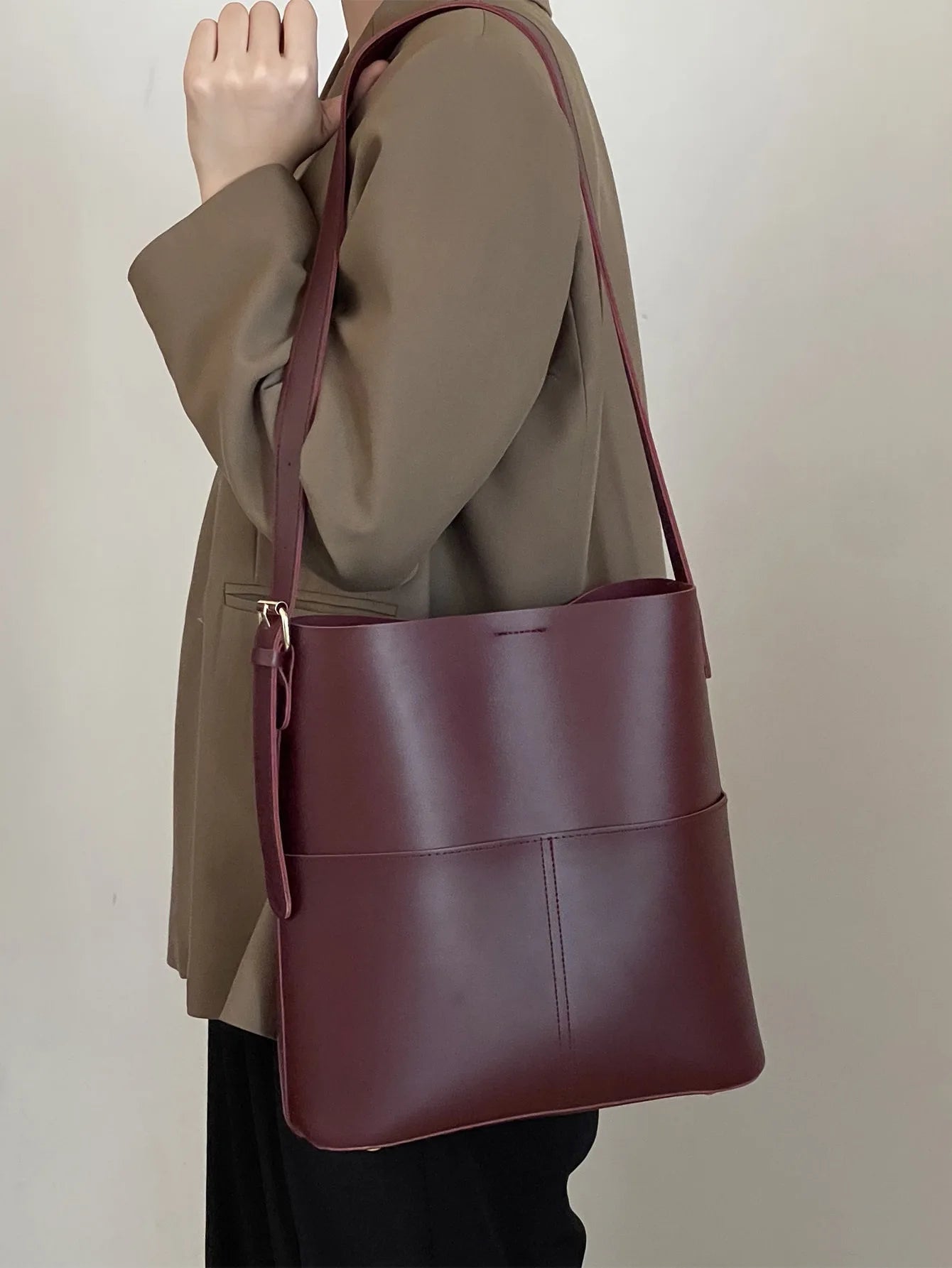 Modische Damen Lederschultertasche im Eimerstil für Alltag und Herbst