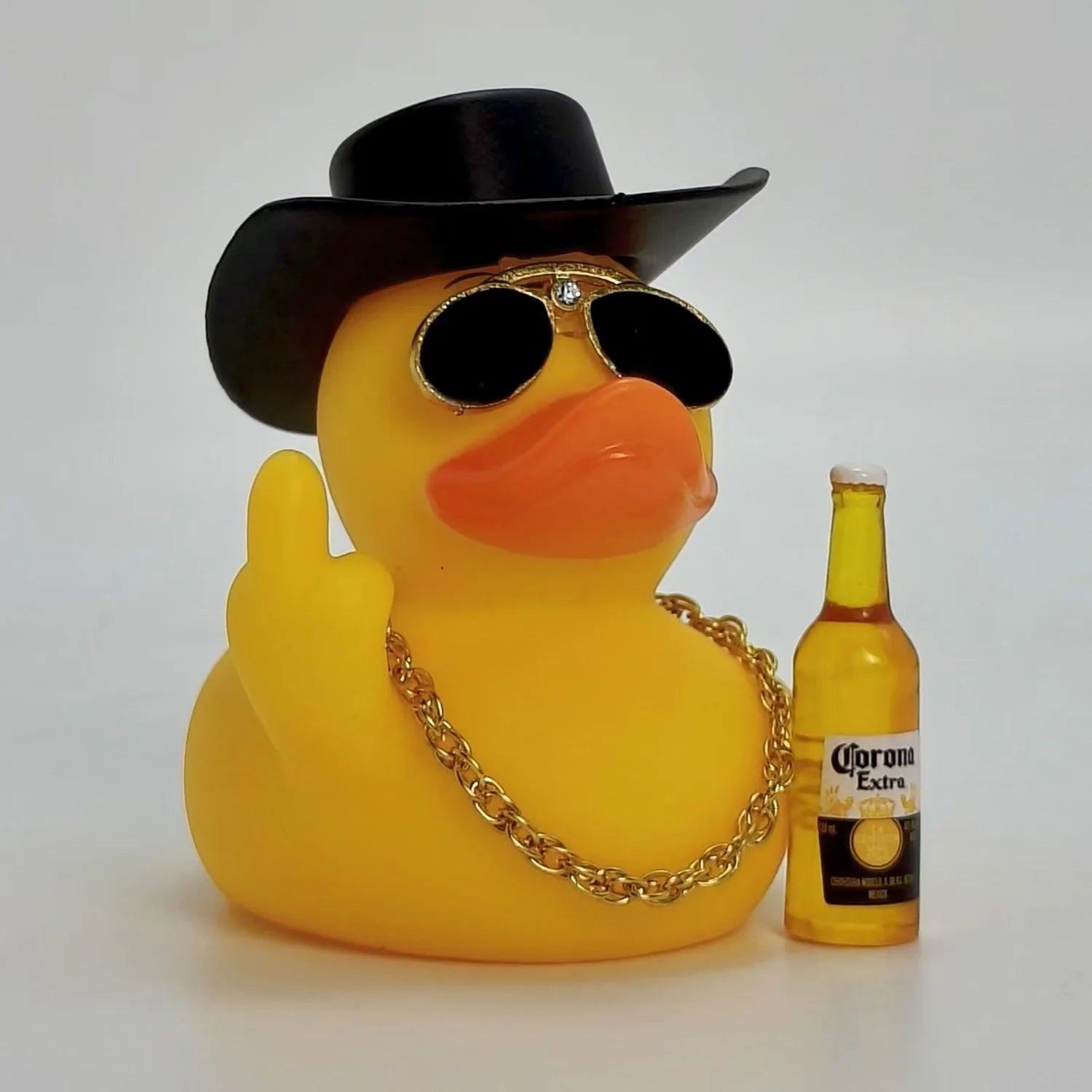 Lustige Gummi Ente Fahrzeug Dekoration mit Weinflasche und Bier