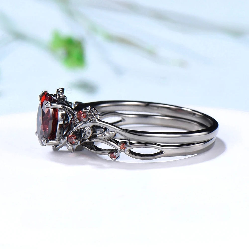 Zweiteiliges Vintage Ring Set mit roten Zirkon Steinen für Damen