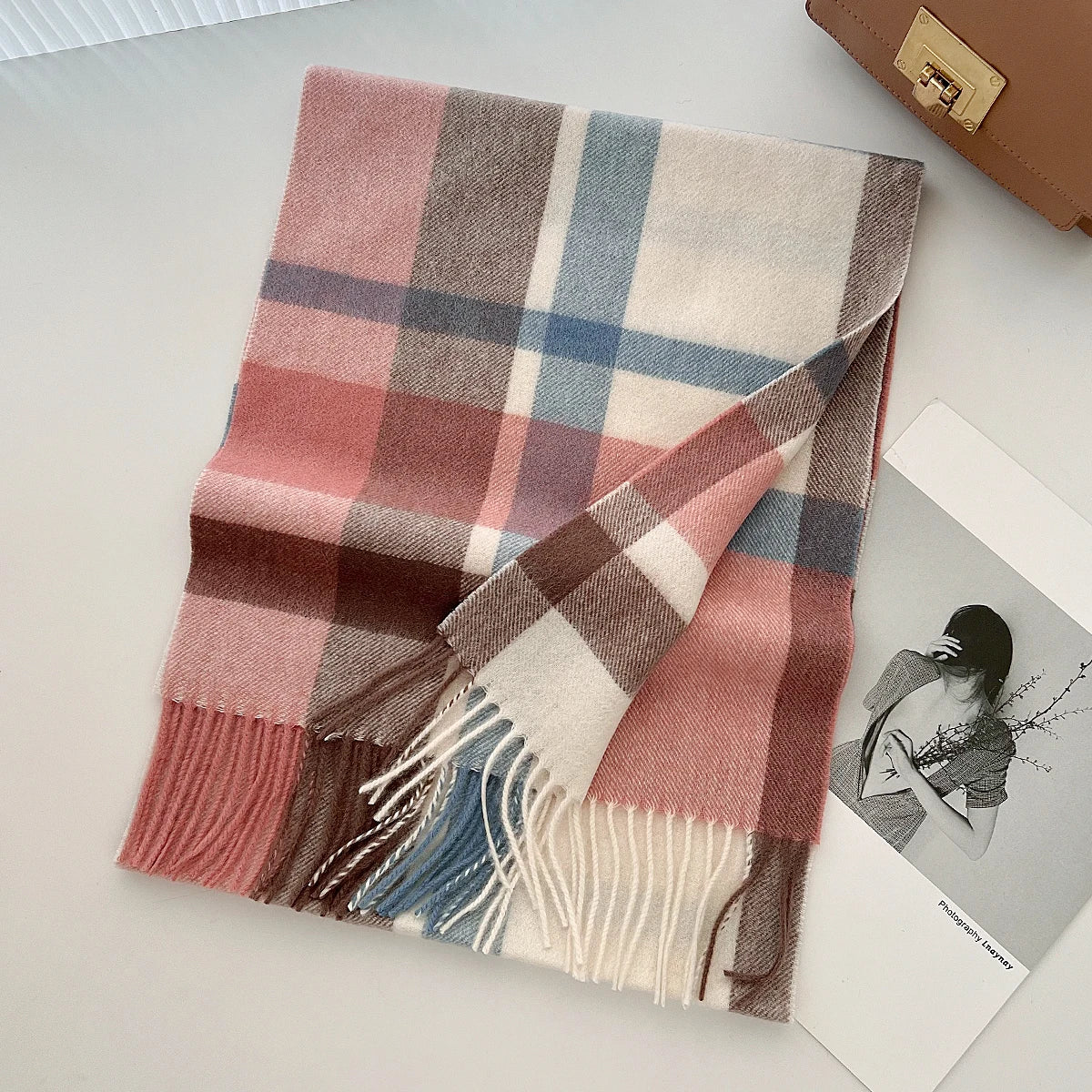 Warmer Wollschal mit klassischem Karomuster für Damen und Herren