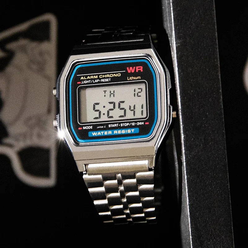 Digitale Retro Sportuhr mit LED Stahlband für Damen Herren Gold Silber